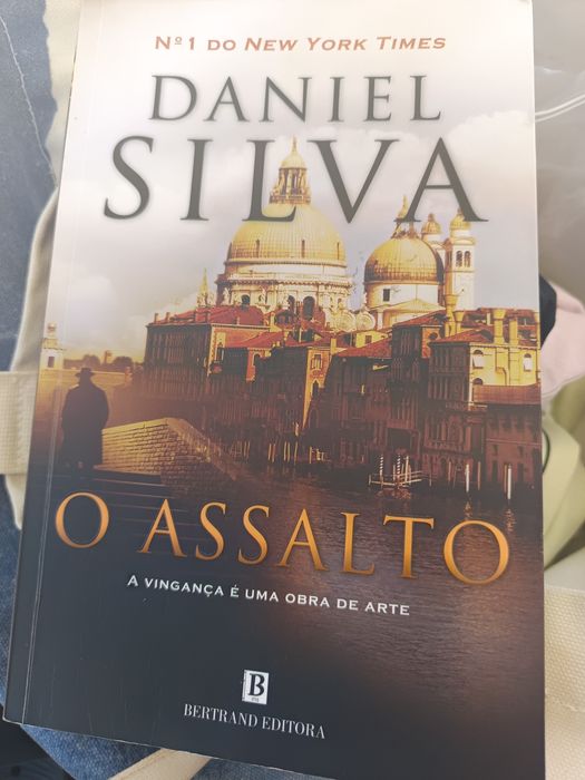Livro Daniel Silva "o assalto"