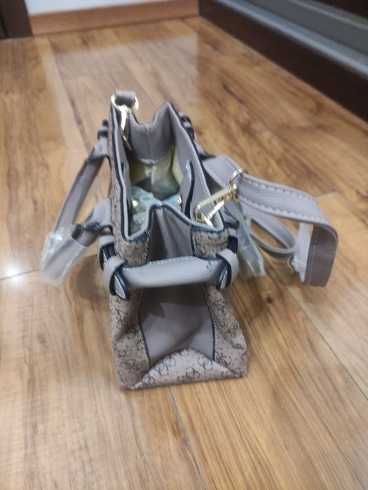 Torebka kuferek na pasek