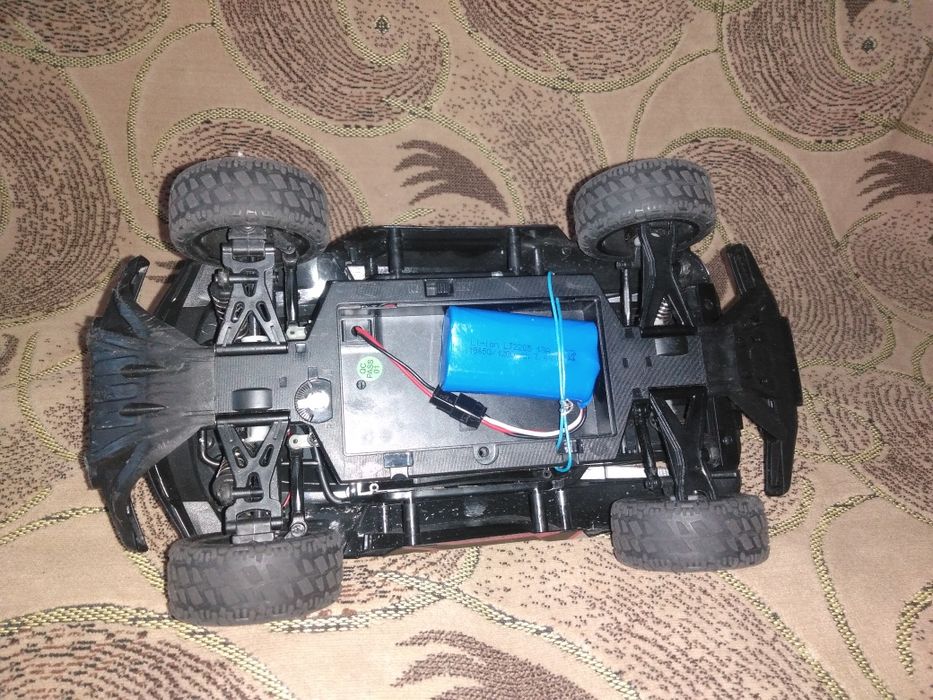 Машинка на радіокеруванні