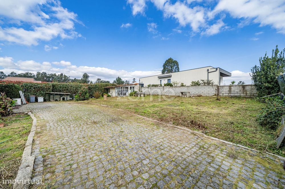 Terreno 492m2 | Projetos Aprovados | Moradia Individual | 12 min Braga