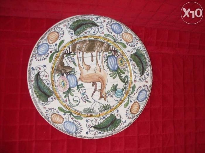 Pratos decorativos com vários motivos