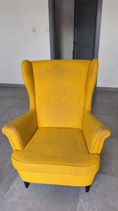 IKEA STRANDMON żółty fotel uszak