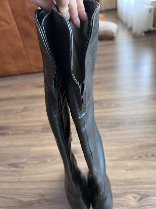 Чорні шкіряні ботфорти