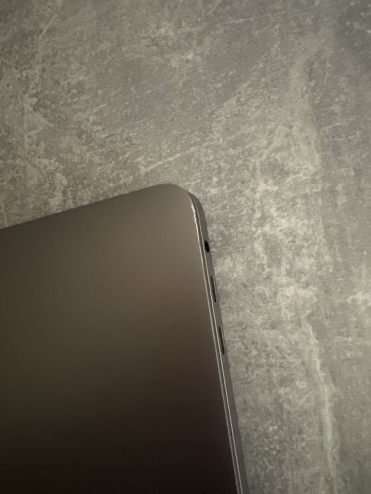 Macbook pro 16, 2019 i9 16/1000gb, radeon pro 5500m, 88% АКБ