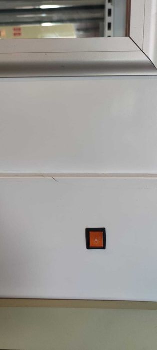 mural neutro com laterais em Vidro