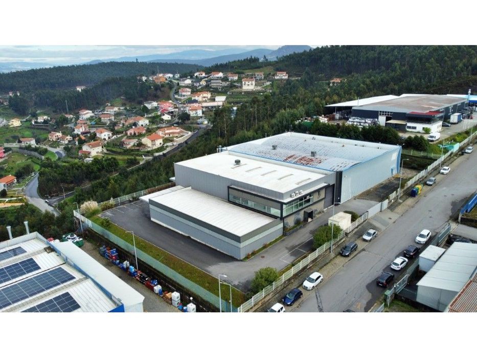 Armazém como novo em Castelo de Paiva