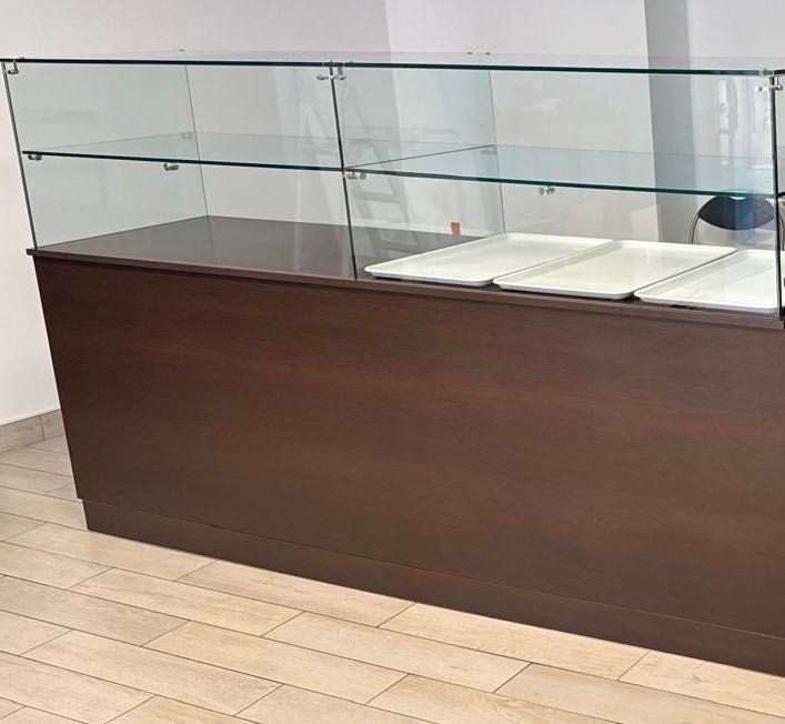 Balcão/Vitrina com arrumação como nova