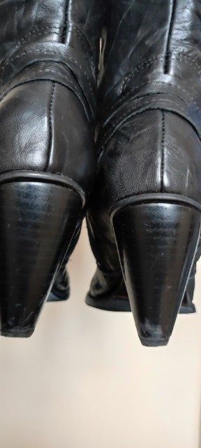 Skórzane buty na obcasie