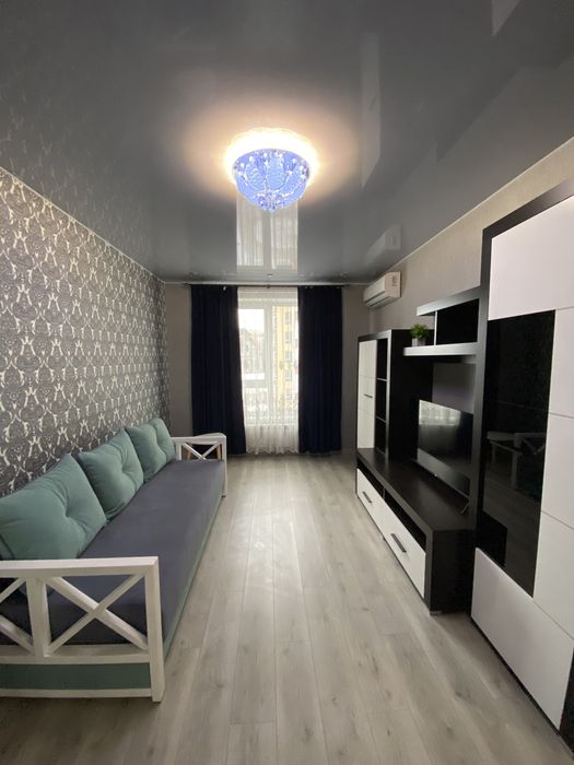 Здається 1 кімнатна в новобудові ЖК Фаворит. Можна на короткий термін