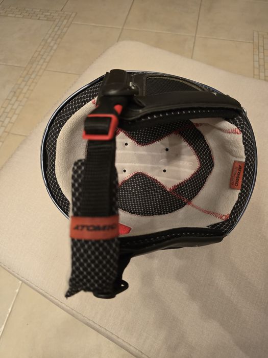 Kask narciarski Atomic