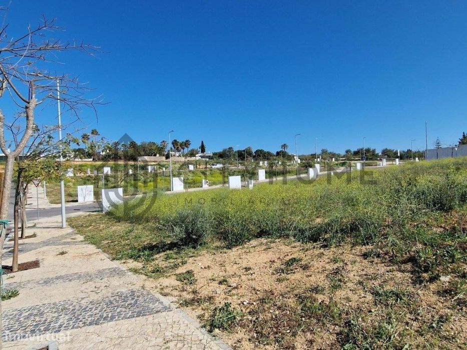 Terreno Urbano para construção de 440m2 na quinta dos Alamos / GUIA