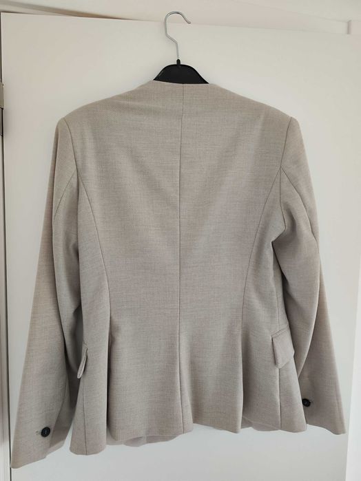 Blazer Zara em tom bege