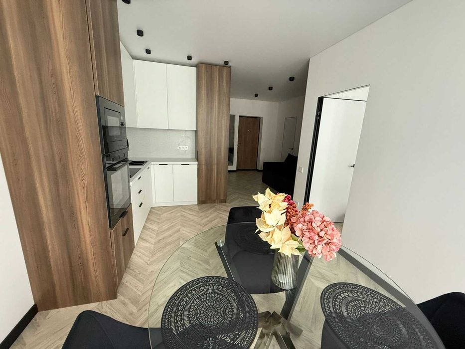 Продаю Євро 2К з новим ремонтом і технікою в Центральному парку.