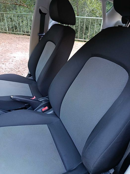 SEAT Ibiza 1.0 a gasolina 75cv