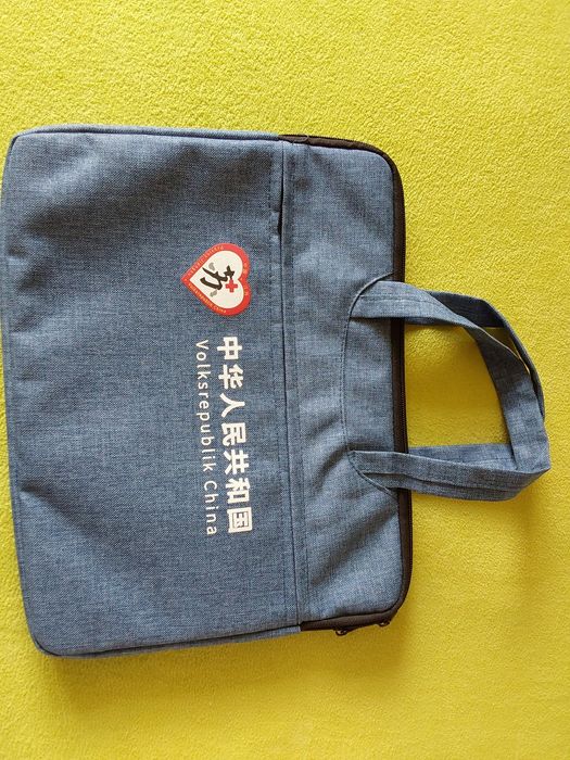 Nowy etui na laptop niebieski