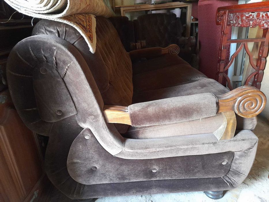 Sofá-cama de três lugares + 2 individuais - veludo castanho e capitone