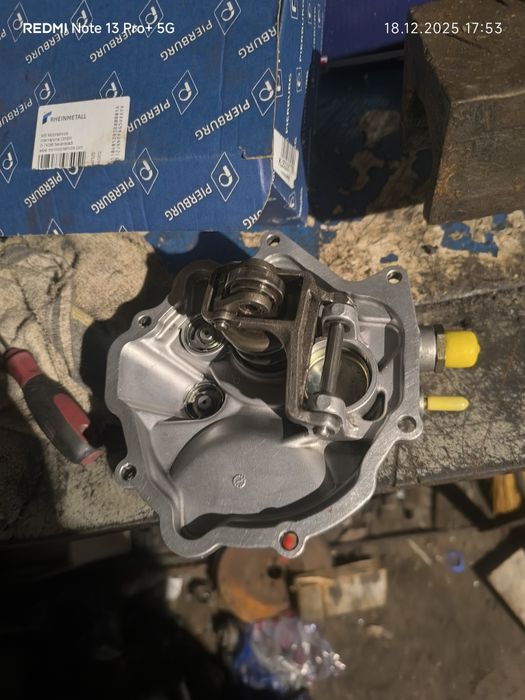 Продам вакуумний насос для Мерседес