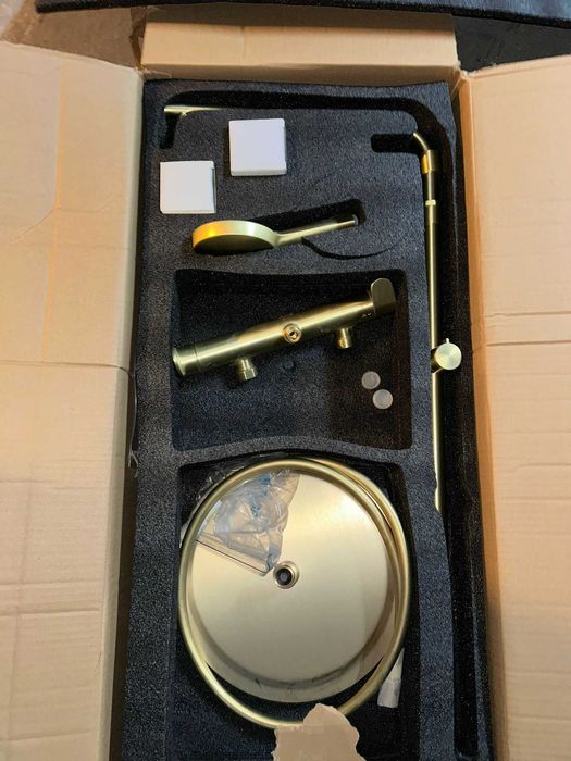 Chuveiro Dourado novo.