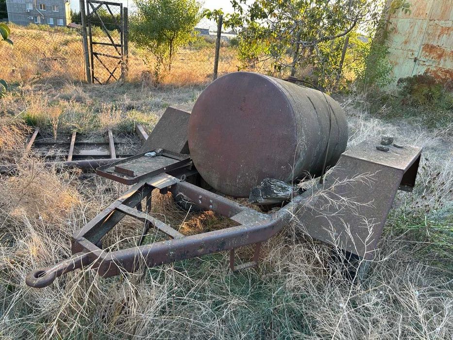 Причіп одновісний з бочкою