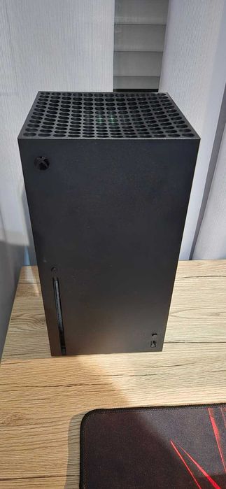 Xbox Series X (1TB) com Comando Wireless