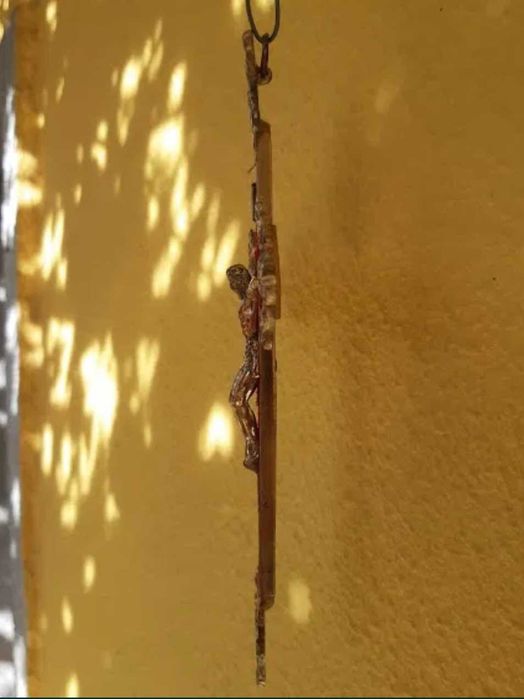 Crucifixo em bronze com Cristo