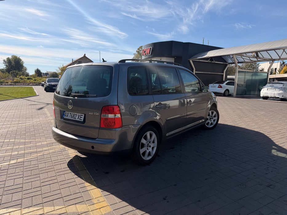 Volkswagen touran