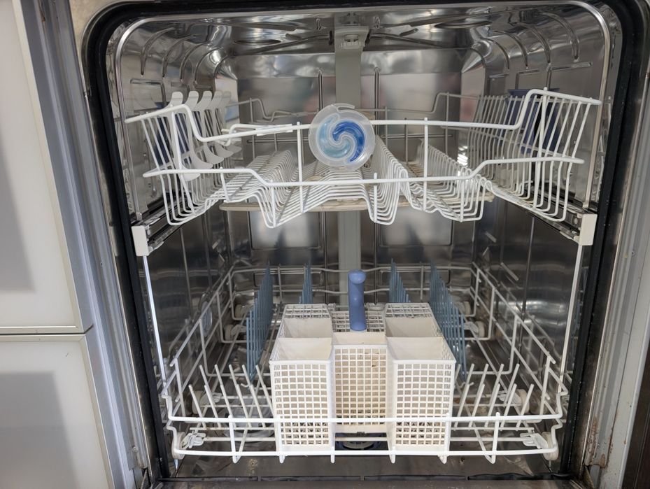 Máquina de lavar loiça de encastre Whirlpool ADG 7665