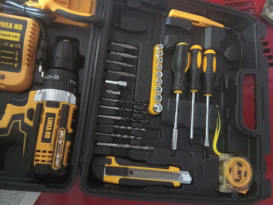 Caixa ferramentas novo! Berbequim duas baterias! Lition!