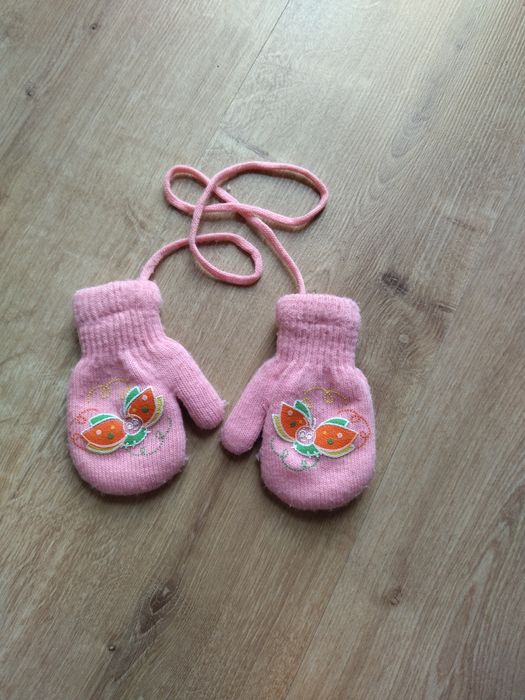 Rękawiczki ze sznurkiem