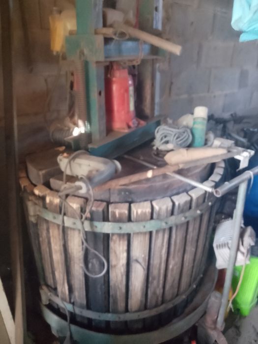 Cubas de inox e prencador do cardaço