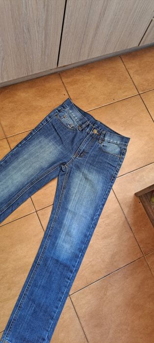 Spodnie jeans 146