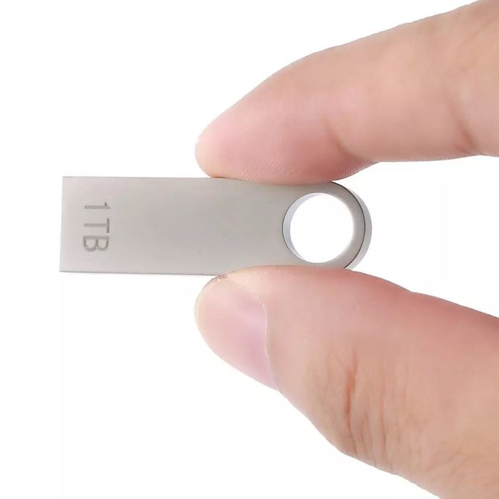 Pen com 1 tb nova com portes incluídos