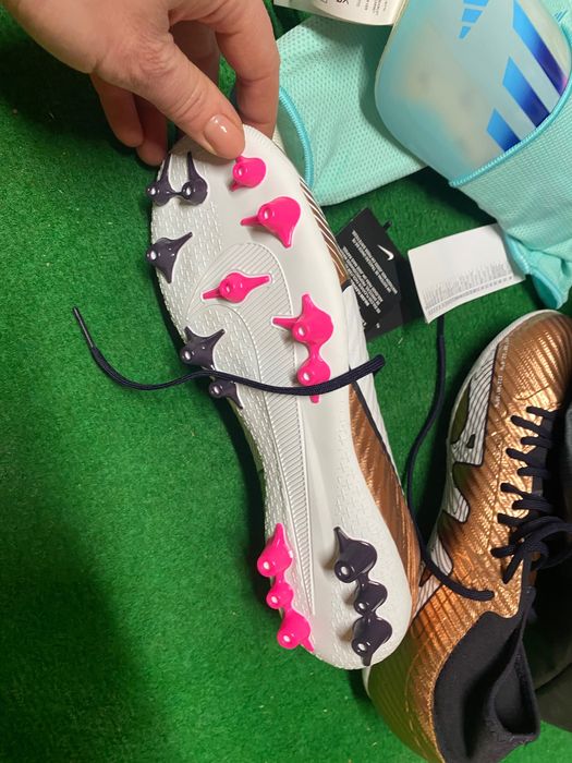 Sprzęt piłkarski nike, buty piłkarskie torba ochraniacze