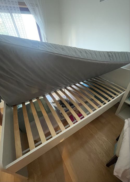 Cama solteiro com estrado e colcao incluido