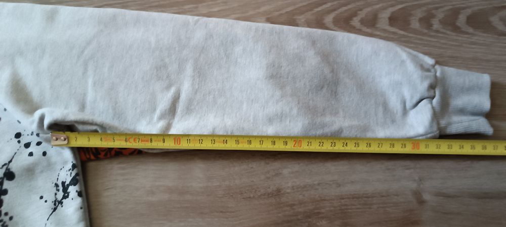 Bluzy dla chłopca w rozmiarze 122-128