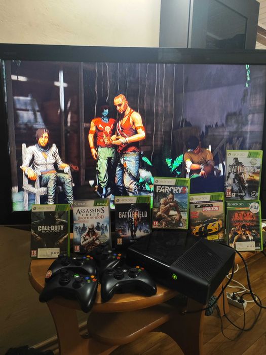 Xbox 360 E . 4 джойстика. 7 ігор