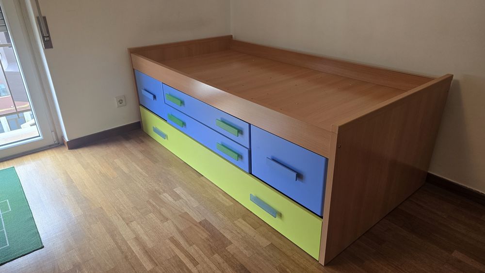 Cama dupla de  solteiro