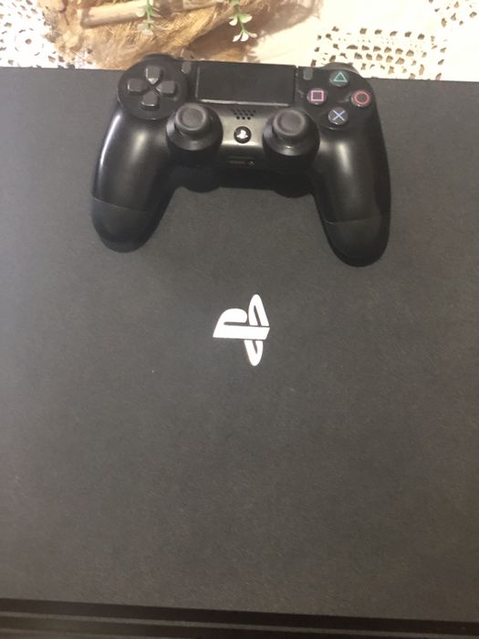 Playstation 4 pro , 1tb