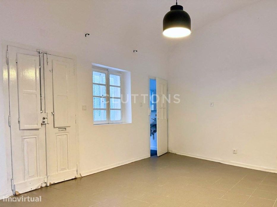 Investimento no Centro Histórico de Évora, 2 Apartamentos, Junto Un...