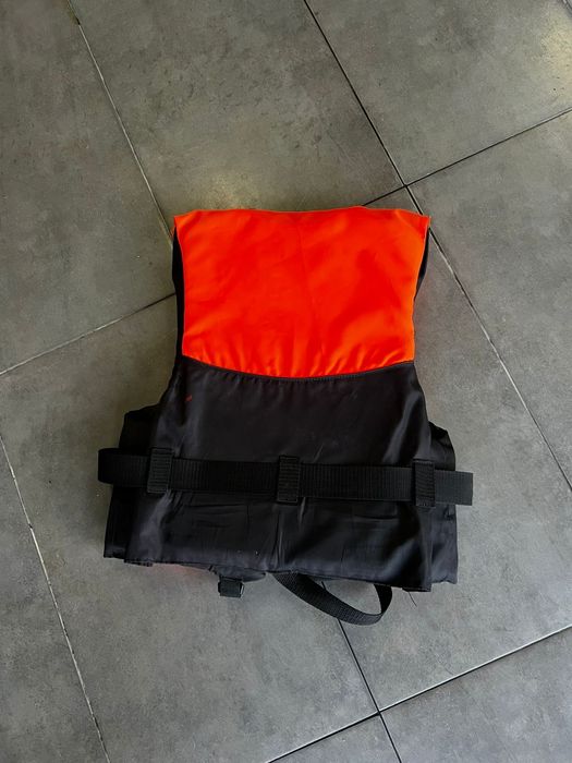 Colete de auxílio á flutuação