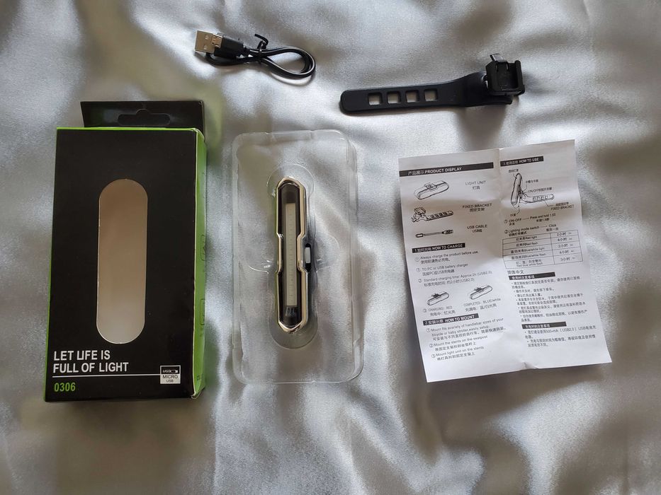 Задняя вело фара ZH-1808 с ярким красно-синим свечением