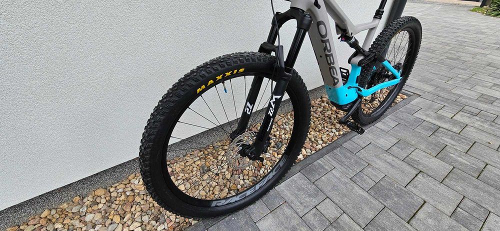Rower elektryczny Orbea Rise H30, rozmiar L – stan idealny