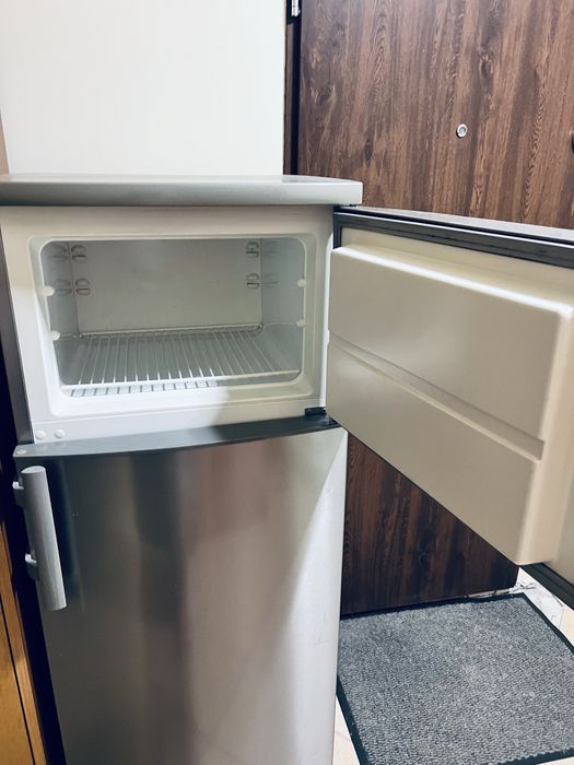 Lodówka Electrolux – używana, srebrna