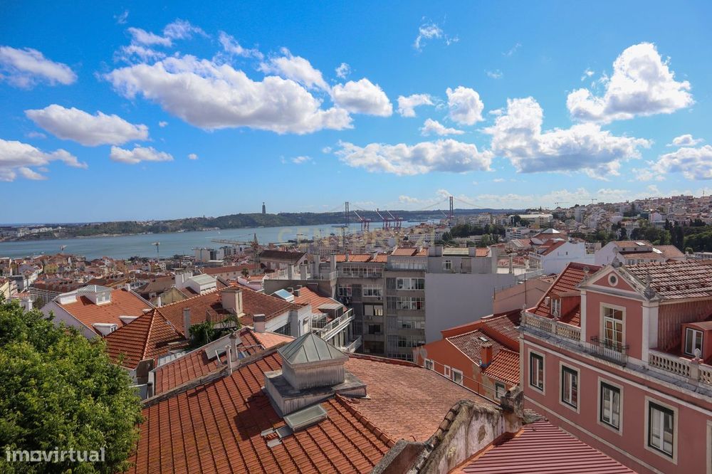 Apartamento T1 em Lisboa com Vista Panorâmica e Excelente Localização — Misericórdia, Lisboa