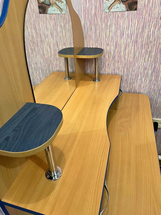 Туалетний столик (трюмо) для дівчини