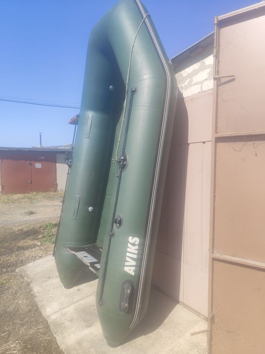 Продам лодку с мотором