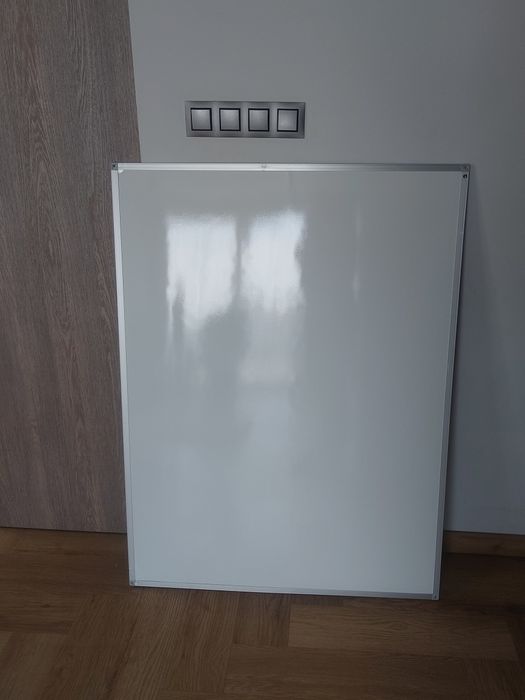 Tablica magnetyczna suchościeralna 90 × 120 cm w aluminiowej ramie