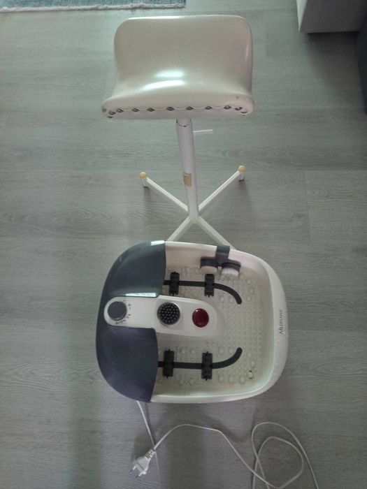 Máquina pedicure e apoio de pés