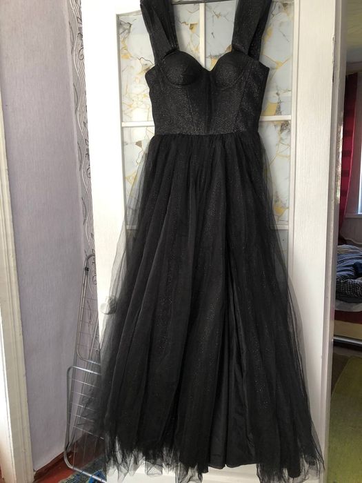 Продам випуску сукню