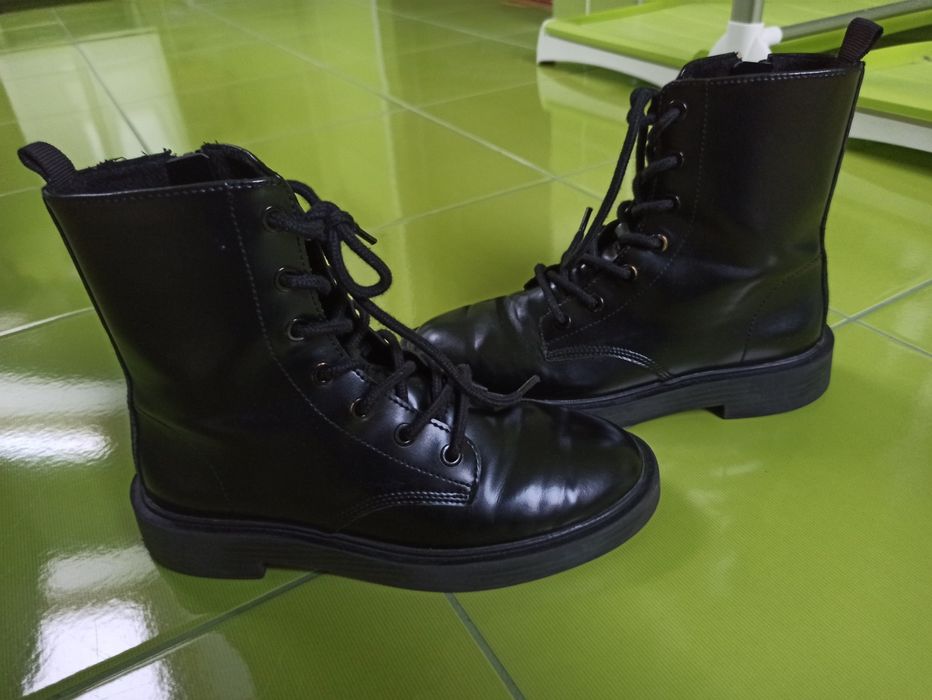 Zimowe, jesienne czarne buty marki H&M dla dziewczynki, rozmiar 35